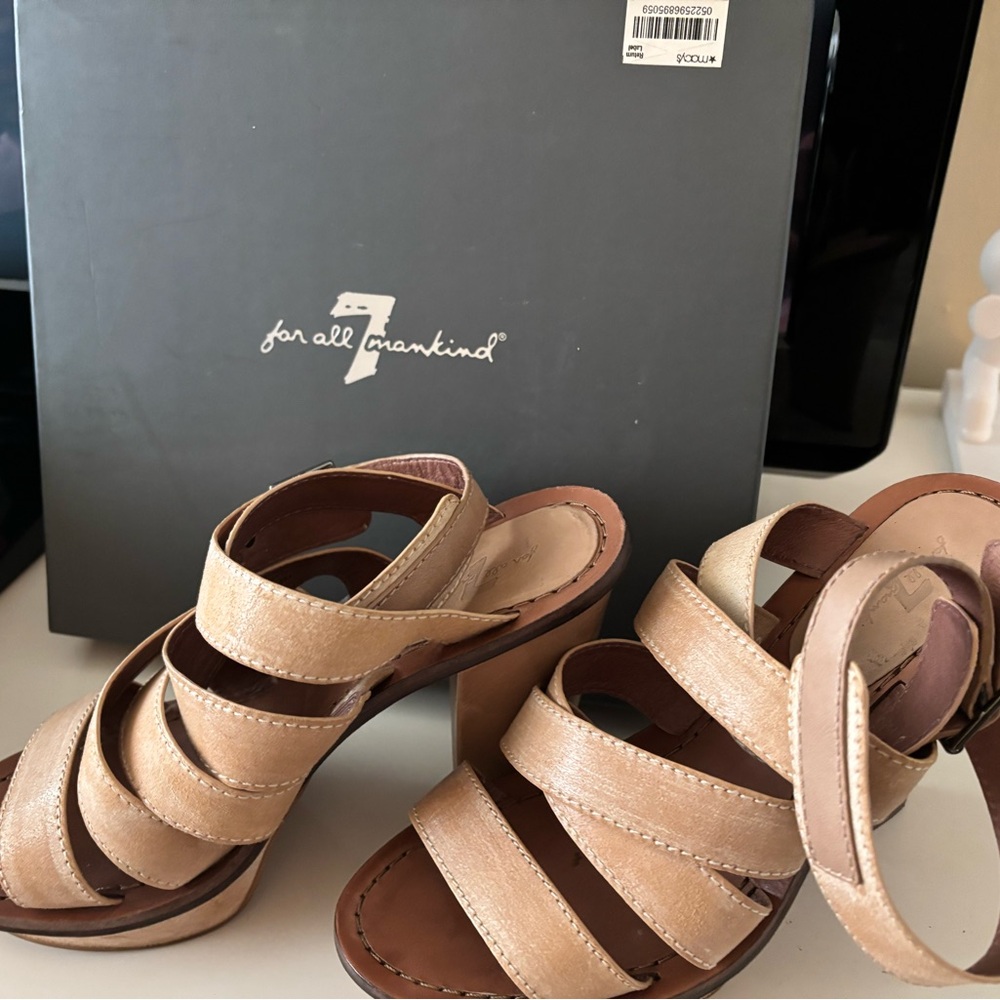 Adorable shoes for summer. Size 8 beautiful condition but 4 1:2 inches high